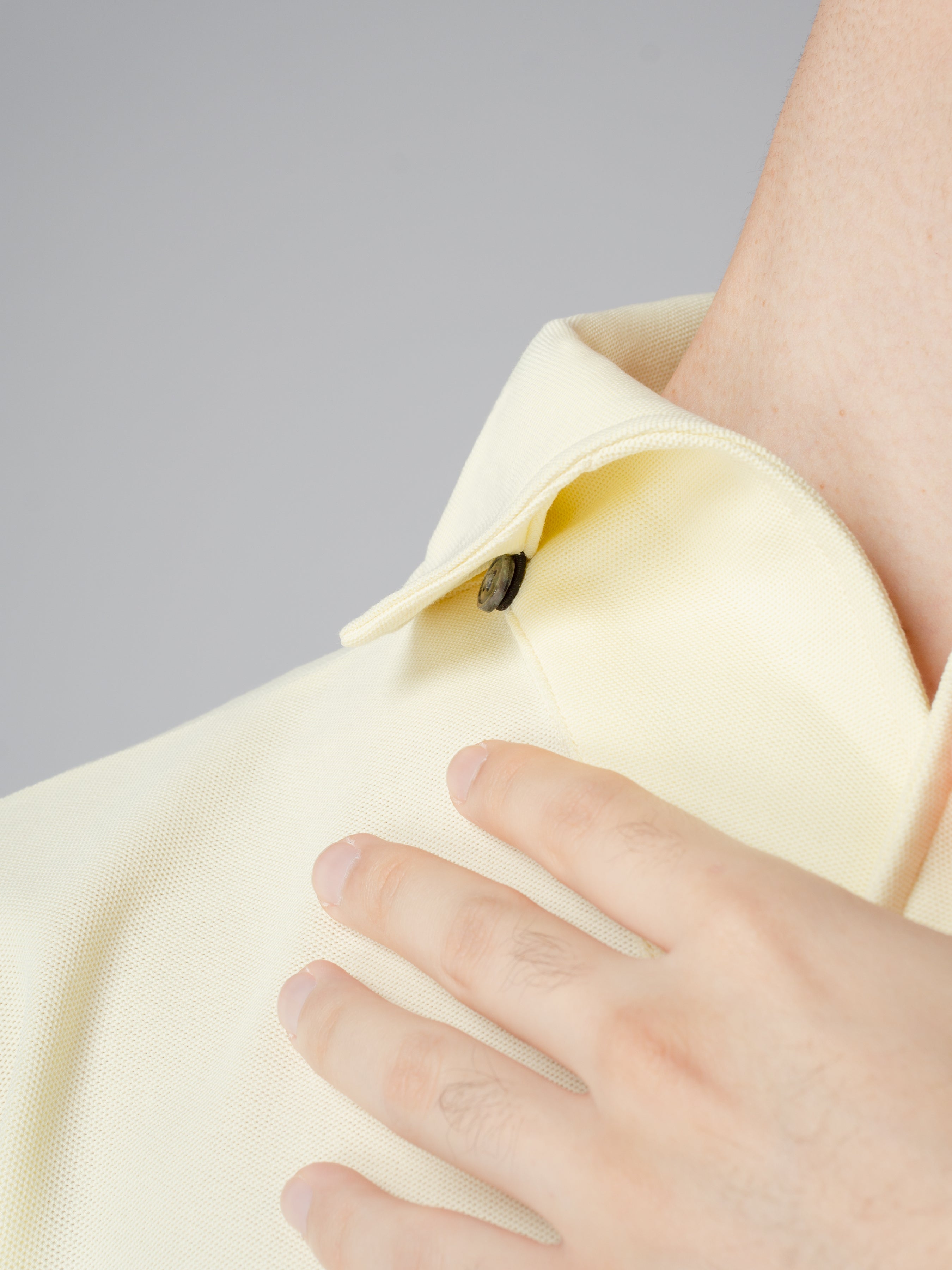 Light Yellow Long Sleeve Polo Shirt with One-Piece Collar and Single Button