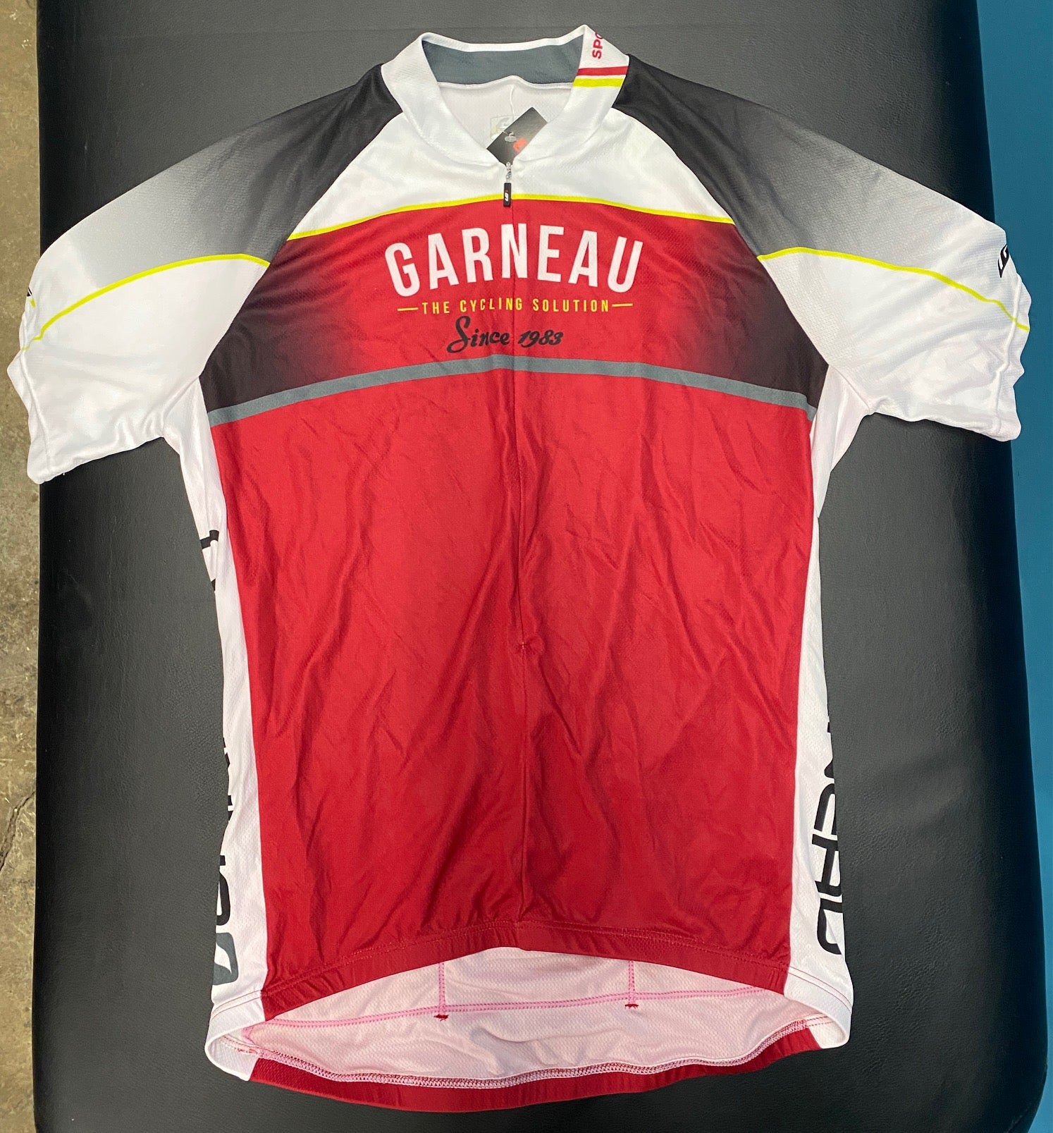 Louis Garneau Limited Jersey in Retro Style for Men, Size Medium, Red