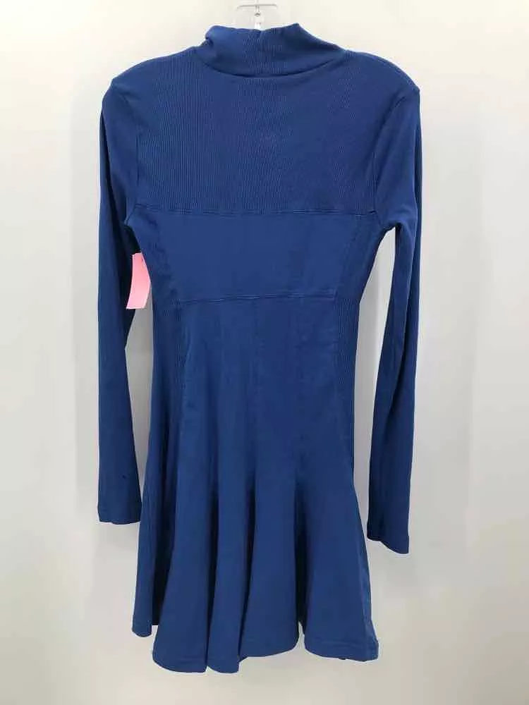 Pre-Owned Blue Knee Length Long Sleeve Dress - Size XS - Daily Practice